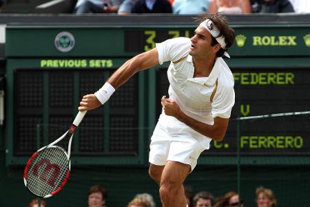 Die unfassbare Karriere des Roger Federer - Am 6. Juli 2003 gewinnt Roger Federer erstmals in Wimbledon. Sieben weitere Titel folgen während seiner beeindruckenden Karriere beim Rasen-Klassiker in London. Nur eine Auswahl von zahlreichen Erfolgen. Die Laufbahn des Maestros in Bildern: