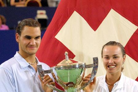 Der erste große Sieg - Im dritten Profijahr stellt sich der Erfolg ein! Mit Martina Hingis gewinnt Federer den Hopman Cup 2001. Außerdem ist der Schweizer in Mailand erfolgreich. Dort besiegte er Rainer Schüttler, Cyrill Saulnier, Goran Ivanisevic, Yevgeny Kafelnikov und Julien Boutter für seinen ersten Titel auf der Tour.