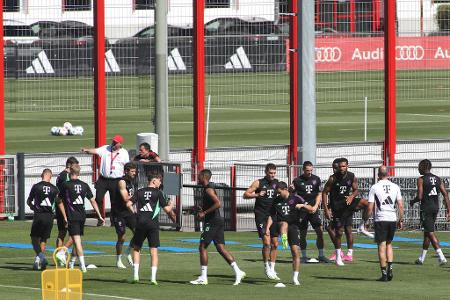 Erstes Training mit versammelter Mannschaft