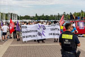 Proteste beim ersten Berlin-Konzert von Rammstein