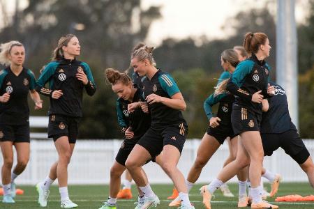 WM-Ausflug: DFB-Frauen bestaunen und füttern Kängurus WM-Ausflug: DFB-Frauen bestaunen und füttern Kängurus