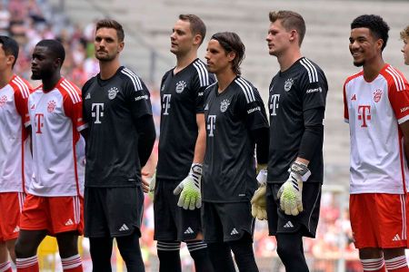 Das Torwart-Dilemma - Vier Torhüter präsentierte der FC Bayern. Unwahrscheinlich, dass Yann Sommer und Alexander Nübel auch beim Ligastart noch dabei sein werden. Durchaus überraschend, dass Nübel überhaupt in München zugegen war. Eigengewächs Johannes Schenk fehlte.