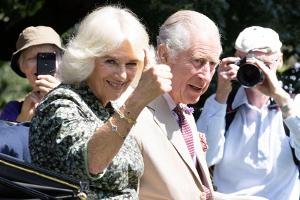 Letzter Auftritt vor Sommerurlaub: König Charles besucht Blumenschau
