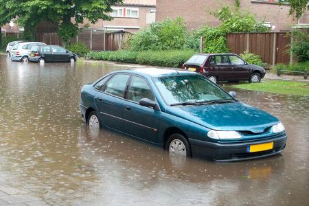 Überschwemmtes Fahrzeug