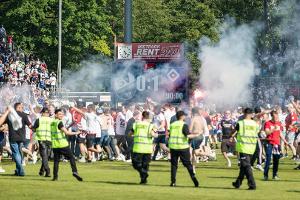 Vermeintlicher Aufstieg: HSV muss für Platzsturm zahlen