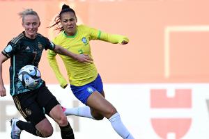 DFB-Frauen gegen Südkorea mit Schüller und Hegering