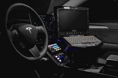 Unplugged Performance Tesla Model Y Police Interceptor Einsatzfahrzeug Blaulicht