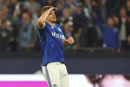 Schalke siegt in doppelter Überzahl - Hansa an der Spitze Schalke siegt in doppelter Überzahl - Hansa an der Spitze