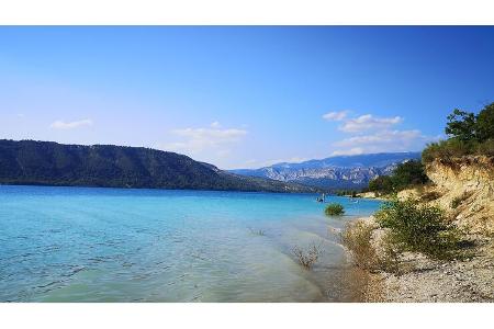 Lac de Sainte-Croix, türkisfarbenes Wasser, See