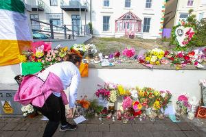Abschied von Sinéad O'Connor: Emotionale Trauerfeier in Irland