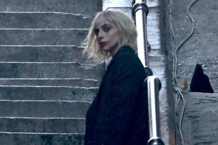 'Gaga: Five Foot Two' blickte hinter die Kulissen von Lady Gagas Pop-Maschine: Wir werden Zeug*innen, wie ein neues Album entsteht, wie die Sängerin sich auf ihre Super-Bowl-Halbzeitshow vorbereitet u ...