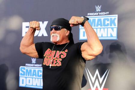 Der Superstar der Wrestling-Szene feiert einen runden Geburtstag: Am Freitag (11. August) wird Hulk Hogan 70 Jahre alt. Dabei will der Star, der auch in unzähligen Filmen mitspielte, gerade noch einmal neu durchstarten. Der Superstar der Wrestling-Szene feiert einen runden Geburtstag: Am Freitag (11. August) wird Hulk Hogan 70 Jahre alt. Dabei will der Star, der auch in unzähligen Filmen mitspielte, gerade noch einmal neu durchstarten.
