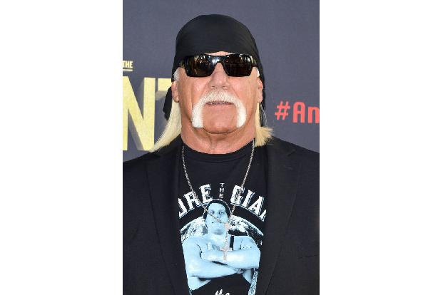 Für Hulk Hogan — dessen bürgerlicher Name Terry Eugene Bollea lautet — wäre es übrigens Ehe Nr. 3. Wir haben ein paar skurrile Fakten über Star zusammengetragen, um seinen Geburtstag und seine Verlobung gebührend zu feiern.