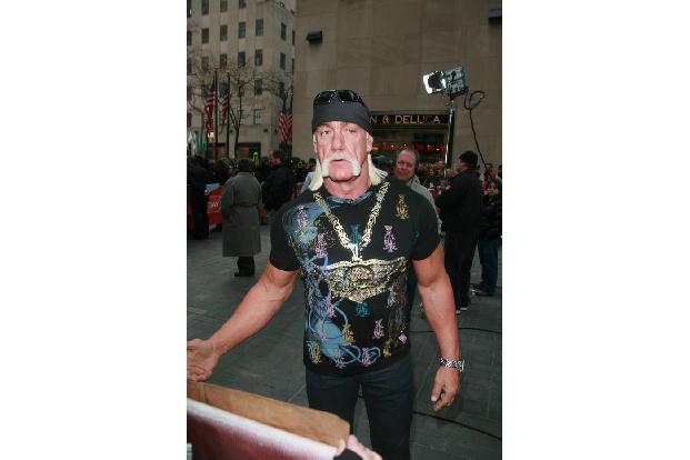 Sein Wrestler-Name war nicht seine erste Wahl. In den Siebzigern trat er unter anderem als Terry Boulder, Super Destroyer und Sterling Golden an. WWE-Promoter Vincent McMahon regte dann eine irische W ...