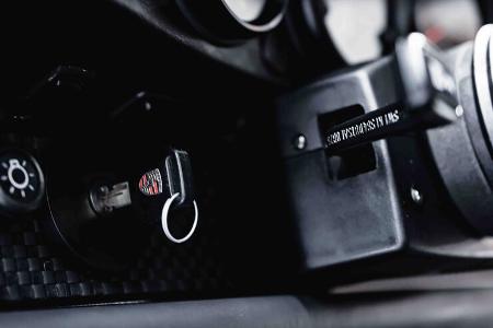 Sacrilege Motors SR001 Blackbird auf Basis Porsche 911 964 America Roadster