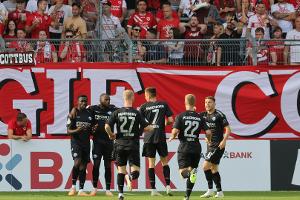 Paderborn in Cottbus früh auf Siegkurs