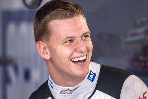 Mick Schumacher zeigt seine Freundin