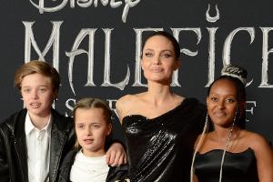 Angelina Jolie wird am Broadway von Tochter Vivienne unterstützt