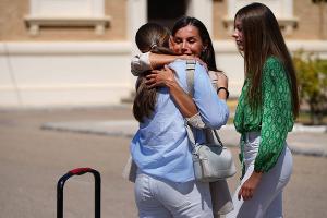 Letizia und Felipe begleiten Prinzessin Leonor zur Militärakademie
