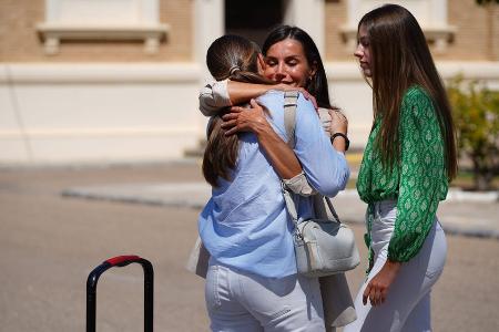 Letizia und Felipe begleiten Prinzessin Leonor zur Militärakademie