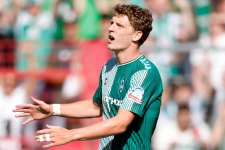 Jens Stage - Note: 5,0 - Agierte auf der zweiten Achterposition neben Bittencourt ähnlich planlos wie der Nebenmann. War zwar bemüht, ständig Druck auf die Gegenspieler auszuüben. Mit Ball kam aber nur wenig.