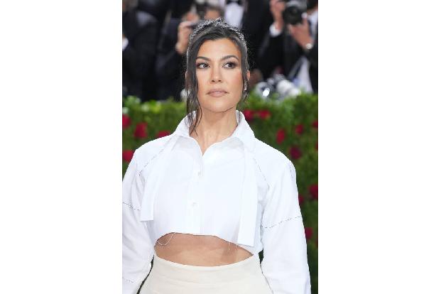 …sie empfahl Laura ihrer Schwester Khloé, als diese sich von Lamar Odom scheiden ließ, und Kourtney Kardashian (Foto) nutzte ihre Dienste, um Sorgerechtsvereinbarungen mit ihrem Ex Scott Disick zu treffen.