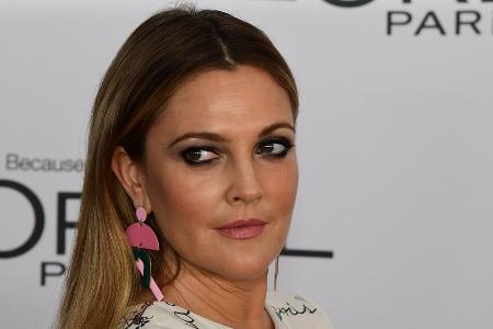 Wegen eines Stalkers? Drew Barrymore flüchtet aus einer Live-Show Wegen eines Stalkers? Drew Barrymore flüchtet aus einer Live-Show