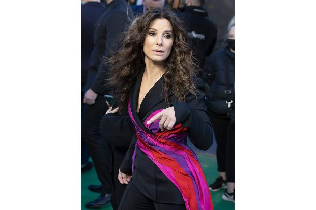 Es müssen nicht immer nur Schwangerschaften sein, die die Stars vor der Welt geheim halten. Sandra Bullock hatte jahrelang nicht über ihre Adoptivtochter in der Öffentlichkeit gesprochen, genauso wie…