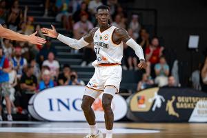 Schröder fördert Basketball-Nachwuchs in der Heimat