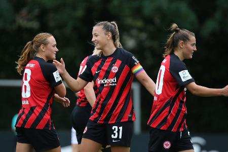 Eintracht-Frauen gegen Wolfsburg im großen Stadion Eintracht-Frauen gegen Wolfsburg im großen Stadion