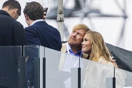 Willem-Alexander bei der Formel 1: Selfie-Time mit Tochter Amalia Willem-Alexander bei der Formel 1: Selfie-Time mit Tochter Amalia