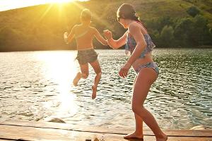 Parasit unter der Haut: Sind Zerkarien in Badeseen gefährlich?