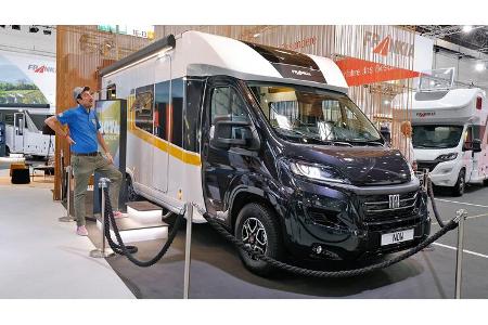Teilintegrierter, Wohnmobil, Fiat Ducato, Mann, Messe