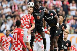 Trapp patzt: Frankfurt holt Punkt in Mainz