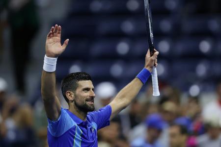 Djokovic im Eiltempo weiter - Auch Tsitspas in Runde zwei Djokovic im Eiltempo weiter - Auch Tsitspas in Runde zwei