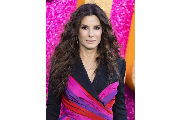 …in Verruf geraten. Weniger schmerzhaft, aber für manchen überraschend ist Sandra Bullocks Beauty-Geheimtipp. Sie gibt Hämorrhoidensalbe auf die Haut unter ihren Augen. Die eigentlich für eine andere ...