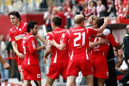 Platz 23: FSV Mainz 05 - 729 Punkte - Spiele: 580 | Siege: 194 | Unentschieden: 147 | Niederlagen: 239 | Tore: 767:868 (-101)