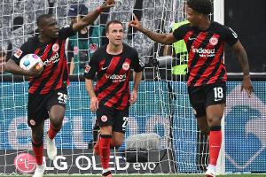 Köln verspielt Führung - Neuzugang Nkounkou rettet Eintracht
