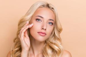 Beachwaves und frisches Make-up: Fünf Styling-Tipps zum Nachmachen