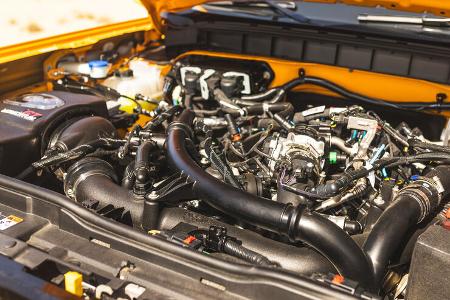 Motorraum und Motor des BC 400.