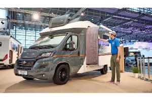 Sofa und Slide-Out veredeln dieses T-Mobil
