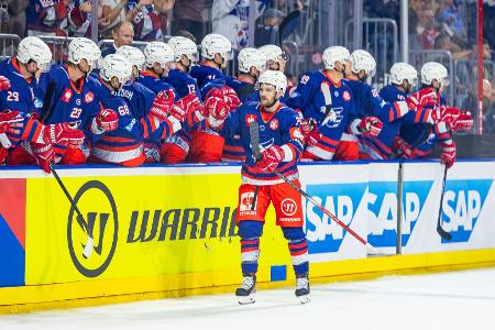 CHL: Ingolstadt siegt weiter - erste Niederlage für Mannheim CHL: Ingolstadt siegt weiter - erste Niederlage für Mannheim