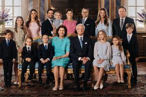 Zum 50. Thronjubiläum: Seltenes Familienbild mit allen Schweden-Royals