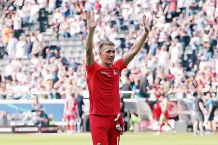 'Niemand ist größer als der Verein. Aber du warst verdammt nah dran.' (Fans des SC Freiburg auf einem Transparent beim letzten Heimspiel, gerichtet an Stürmer Nils Petersen)