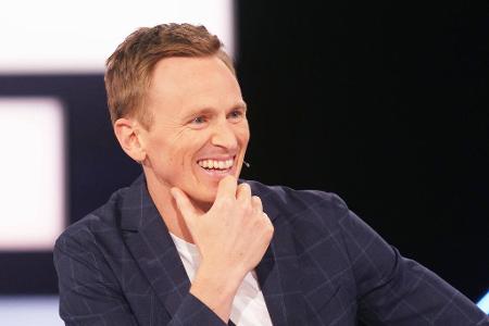 'Ein Zeichen, das man nur dann setzt, wenn man dadurch keinerlei Konsequenzen zu befürchten hat, ist kein Zeichen.' (ZDF-Moderator Jochen Breyer via Twitter)