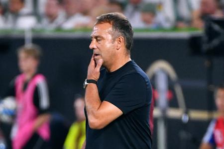 Hansi Flick gescheitert: Das sind die Nachfolge-Kandidaten - Nach einem blamablen 1:4 (1:2) gegen Japan musste Hansi Flick seinen Hut nehmen - neun Monate vor der Heim-EM 2024. Gegen Frankreich übernahm kurzfristig eine Interimslösung bestehend aus Rudi Völler, Hannes Wolf und Sandro Wagner. Doch wer könnte danach das Amt des Bundestrainers übernehmen? Hansi Flick gescheitert: Das sind die Nachfolge-Kandidaten - Nach einem blamablen 1:4 (1:2) gegen Japan musste Hansi Flick seinen Hut nehmen - neun Monate vor der Heim-EM 2024. Gegen Frankreich übernahm kurzfristig eine Interimslösung bestehend aus Rudi Völler, Hannes Wolf und Sandro Wagner. Doch wer könnte danach das Amt des Bundestrainers übernehmen?