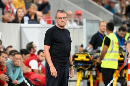 Ralf Rangnick (Nationaltrainer Österreichs) - Der Schwabe war schon bei der Suche nach einem Nachfolger von Joachim Löw immer wieder ins Spiel gebracht worden. Seit Mai 2022 ist Rangnick aber in Österreich als Teamchef unter Vertrag. Daher sagte er dem DFB unlängst auch ab. 'Keine Chance', stellte Ralf Rangnick, vom 'ORF' auf einen möglichen Trainer-Job beim DFB angesprochen, klar.