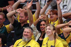 An der Seite von Prinz Harry: Herzogin Meghan ist in Jubellaune