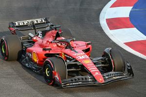 Auftakt in Singapur: Ferrari vorn, Verstappen weit zurück
