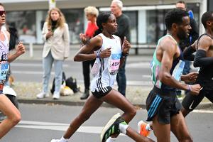 Assefa pulverisiert Weltrekord beim Berlin-Marathon